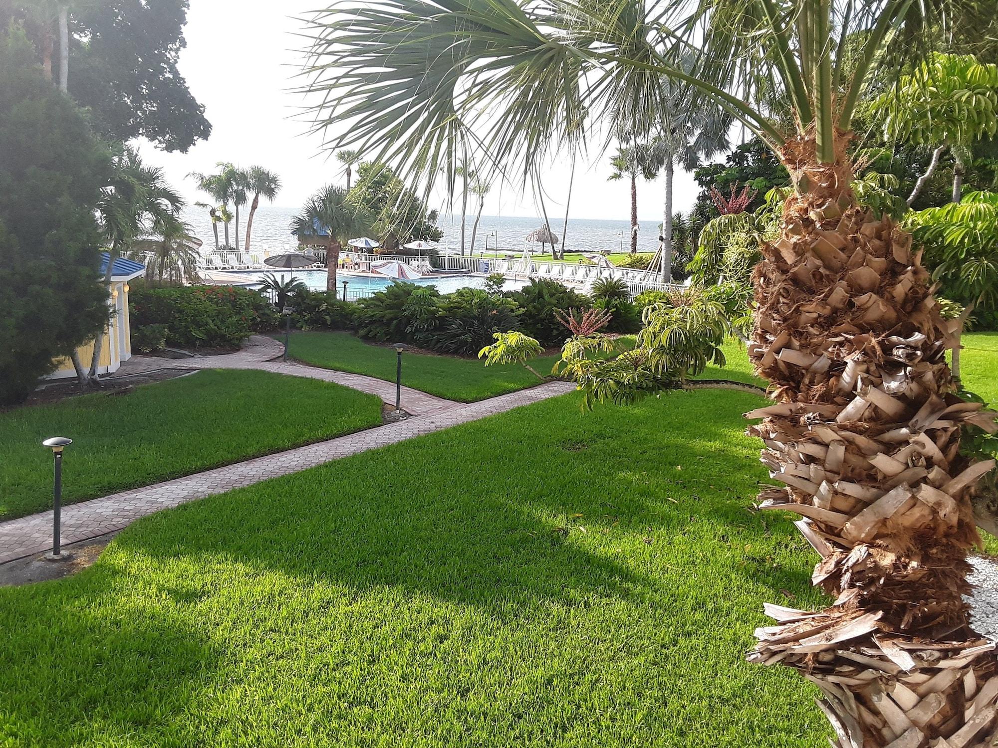 Magnuson Hotel Marina Cove St. Petersburg Extérieur photo